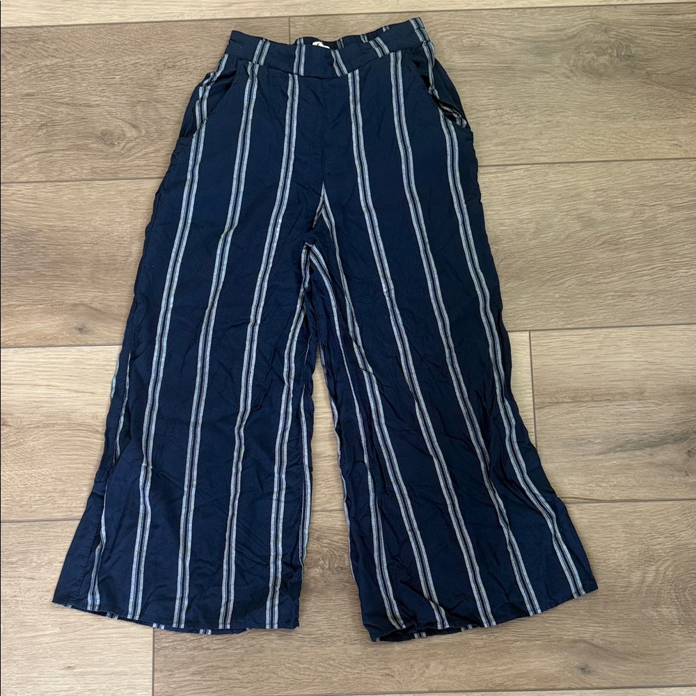 Hollister Navy striped capri wide leg (gaucho like)